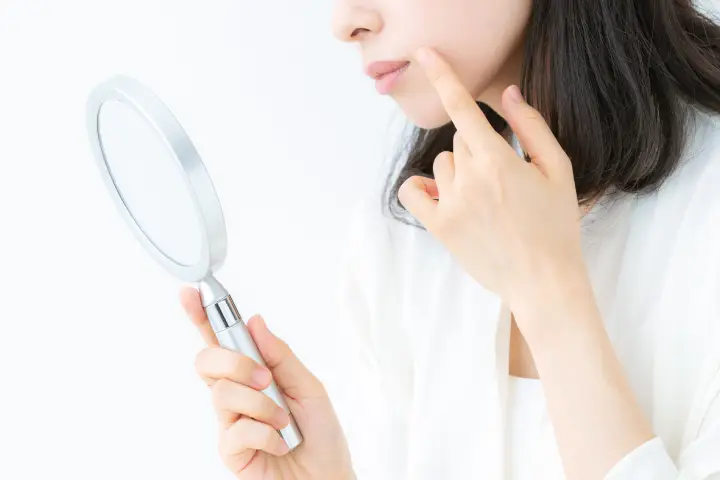 結論：クレーター状のニキビ痕を直接消す効果は期待できない